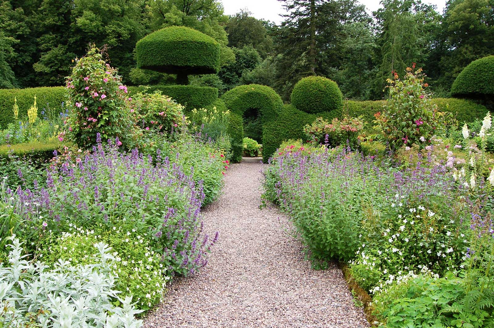 Great Gardens Of The UK Great Gardens Of The UK